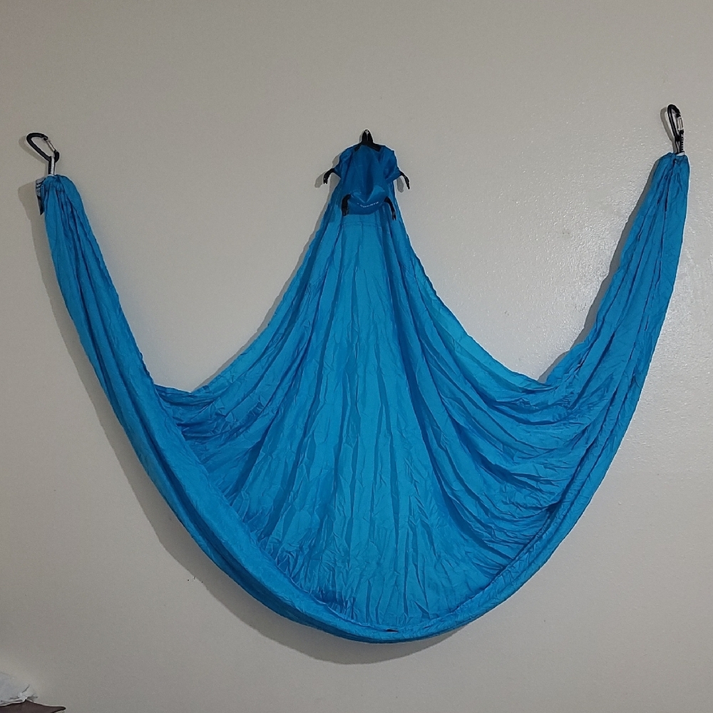 Elegant Blue Aerial Yoga Swing with Smooth Draping
